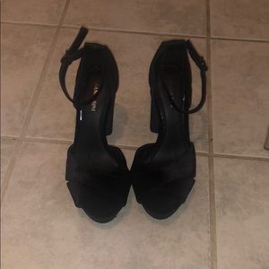 Black velvet Gianni Bini platform heels